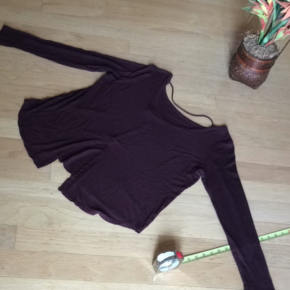 Tresics l/s burgundy scoop neck tee w/split tail - Picture 11 of 11